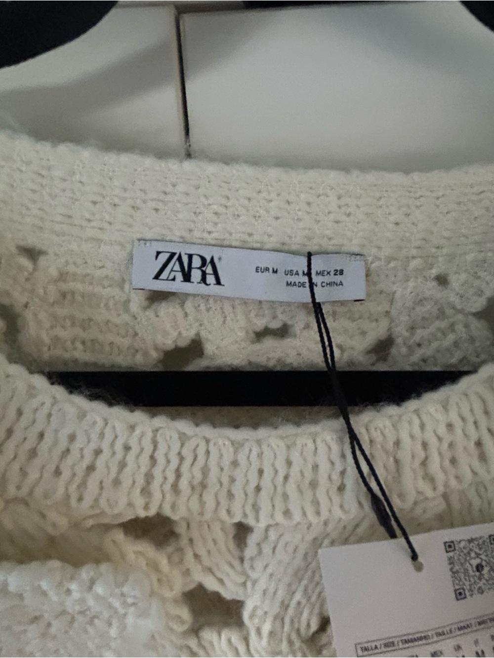 Zara Ivory 3D Textured Floral Openwork Crewneck Sweater size Medium NWT - Picture 5 of 5
